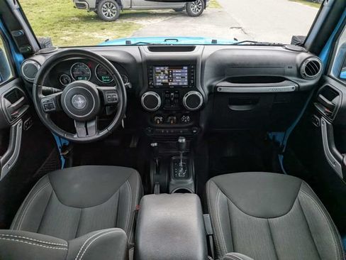 Used 2018 Jeep Wrangler Unlimited Sahara w/ Connectivity Group AWD/4WD image 13