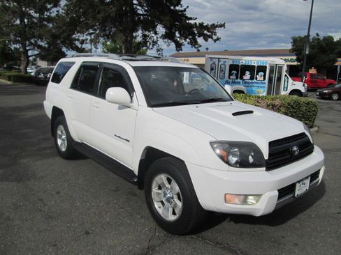 Used 2005 Toyota 4Runner Sport AWD/4WD image 3