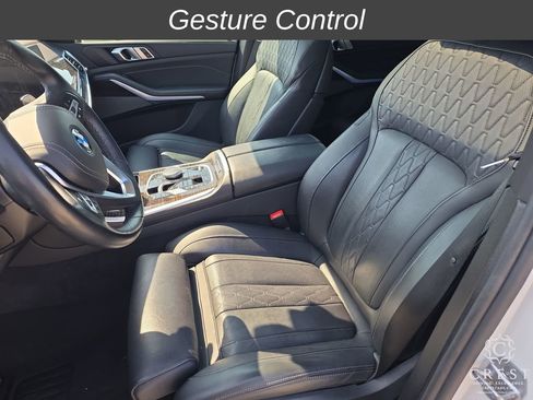 Used 2025 BMW X5 xDrive50e image 7