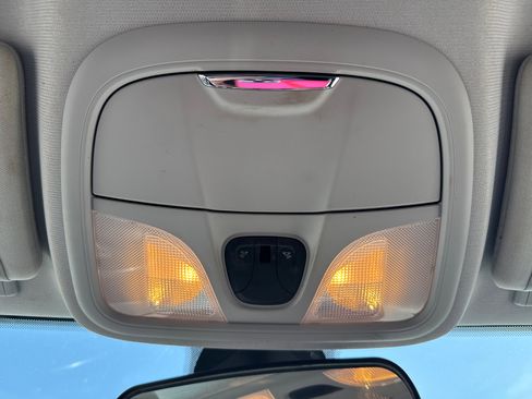 Used 2019 Jeep Cherokee Latitude Plus w/ Cold Weather Group FWD image 10