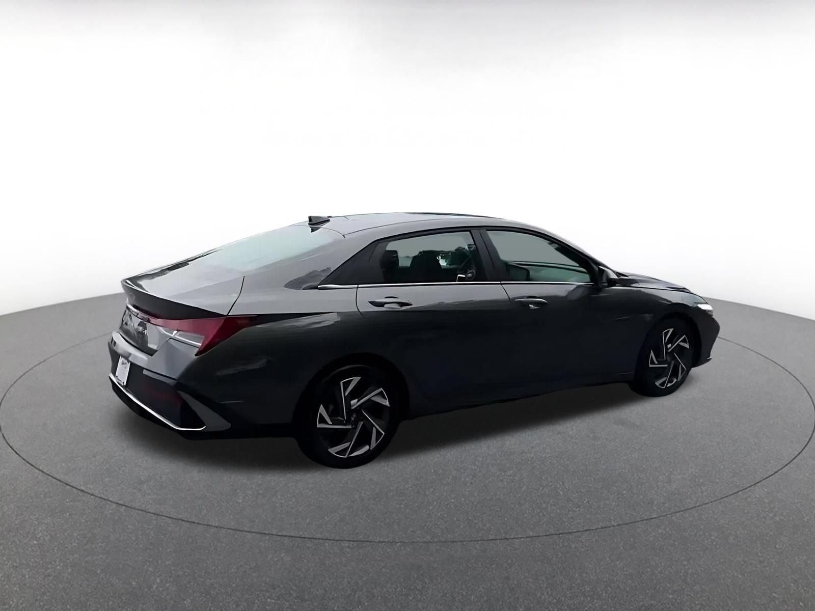 Used 2025 Hyundai Elantra Limited FWD image 13