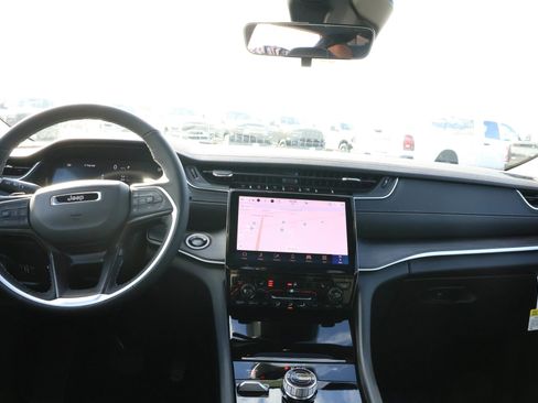 New 2025 Jeep Grand Cherokee Limited image 17