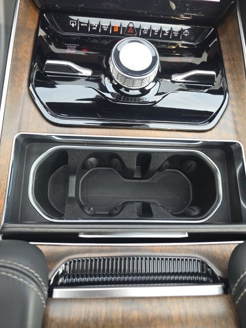 Used 2025 Jeep Grand Wagoneer 4WD image 34