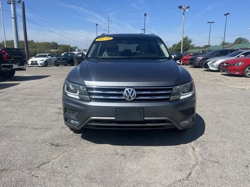 Used 2018 Volkswagen Tiguan SEL image 2