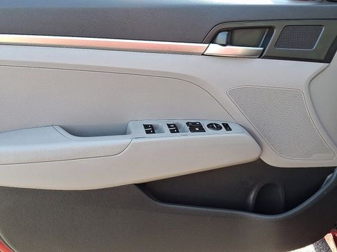 Used 2019 Hyundai Elantra SE w/ Winter Weather Package image 13