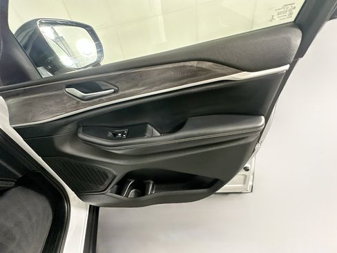 Used 2023 Jeep Grand Cherokee L Limited image 34