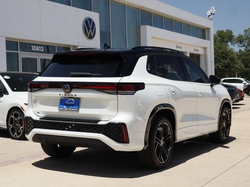 New 2026 Volkswagen Tiguan SE R-Line FWD image 5