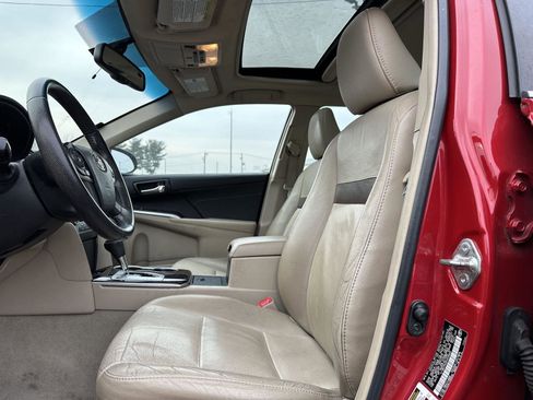 Used 2014 Toyota Camry XLE image 11