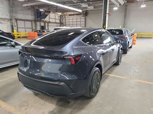 Used 2026 Tesla Model Y 2WD image 10