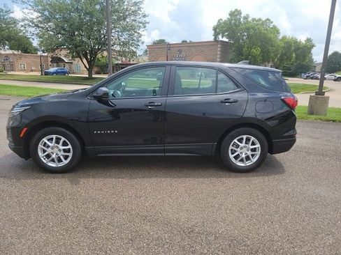 Used 2023 Chevrolet Equinox LS FWD image 4