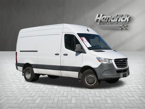 Used 2019 Freightliner Sprinter 3500 RWD image 2