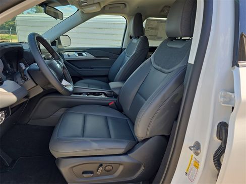 New 2025 Ford Explorer Active w/ Active Comfort Package image 15