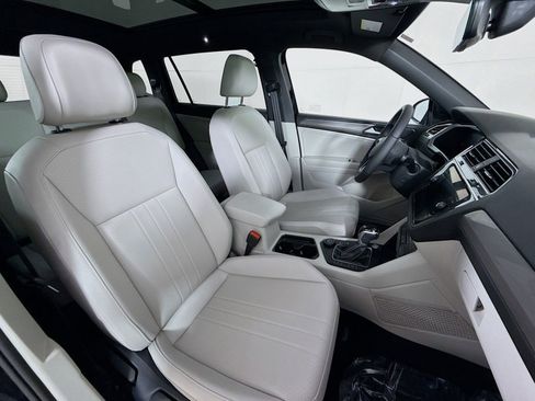Certified 2022 Volkswagen Tiguan SE R-Line image 26