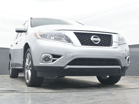 Used 2013 Nissan Pathfinder Platinum image 19