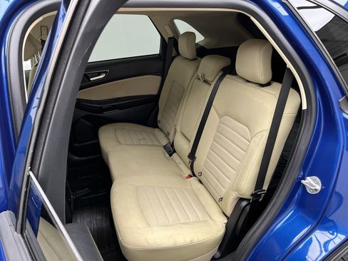 Used 2023 Ford Edge SE image 9