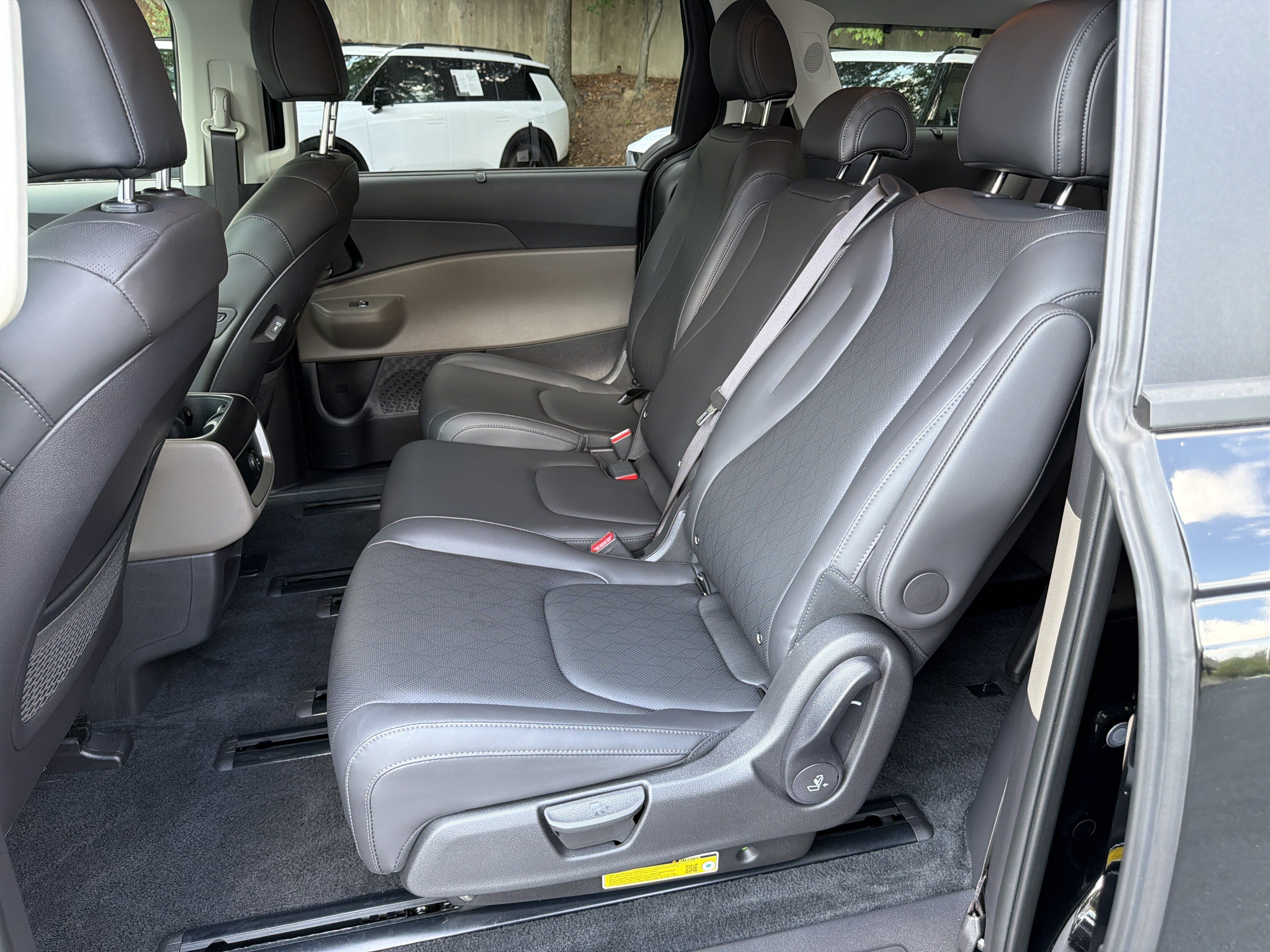 Certified 2026 Kia Carnival EX FWD image 19