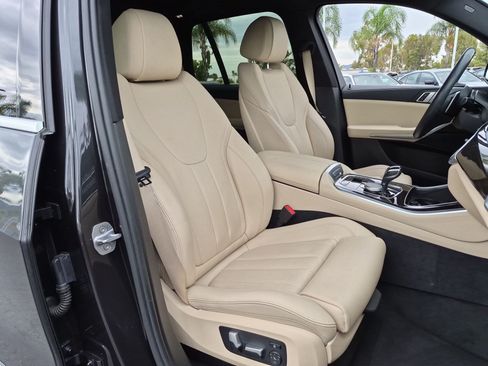 Used 2019 BMW X5 xDrive40i w/ Parking Assistance Package AWD/4WD image 31