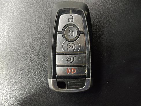 Used 2024 Ford Edge Titanium image 32