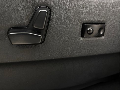 Used 2018 Dodge Grand Caravan SE image 25