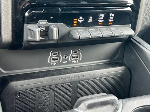 Used 2025 RAM 1500 Laramie w/ Sport Appearance Package AWD/4WD image 32
