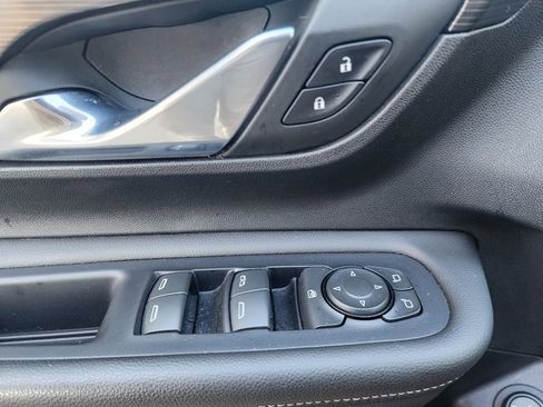 Used 2023 GMC Terrain SLE w/ Driver Convenience Package image 21