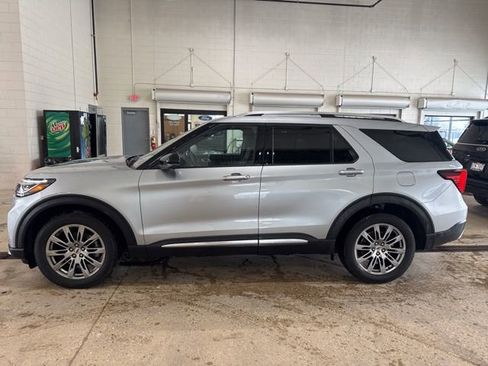 Used 2025 Ford Explorer Platinum image 6