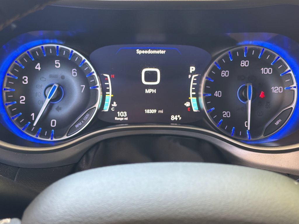 Used 2024 Chrysler Pacifica Touring-L w/ S Appearance Package FWD image 23