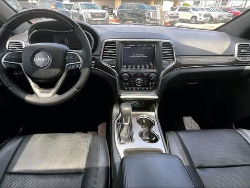 Used 2018 Jeep Grand Cherokee Overland image 16