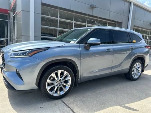Used 2023 Toyota Highlander Limited FWD image 10