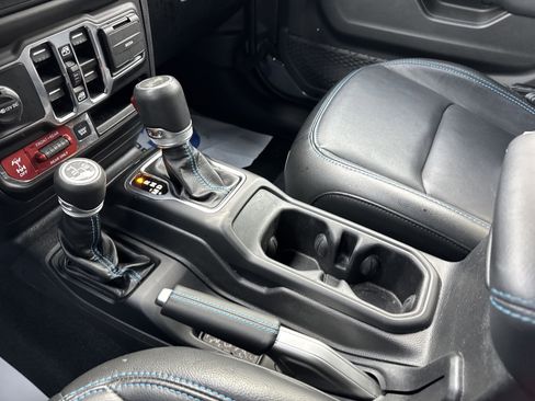 Certified 2022 Jeep Wrangler Unlimited Rubicon 4xe w/ Steel Bumper Group image 16