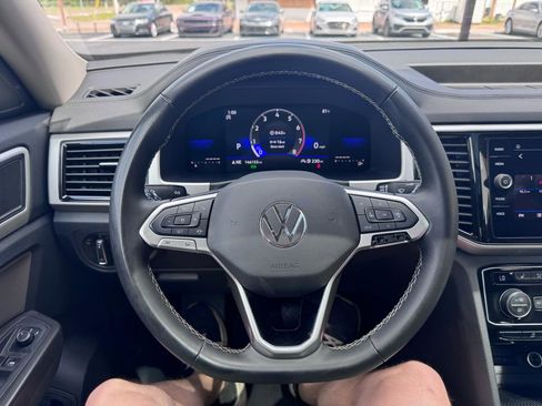Used 2022 Volkswagen Atlas SE w/ Panoramic Sunroof Package image 17