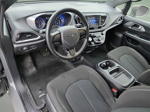 Used 2020 Chrysler Pacifica Touring w/ S Appearance Package image 23