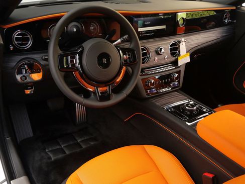 Used 2024 Rolls-Royce Spectre image 17