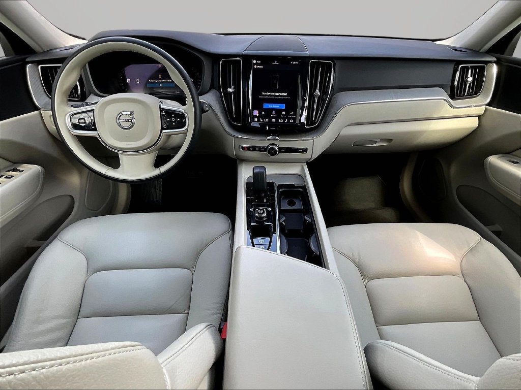 Used 2023 Volvo XC60 B5 Plus AWD/4WD image 9