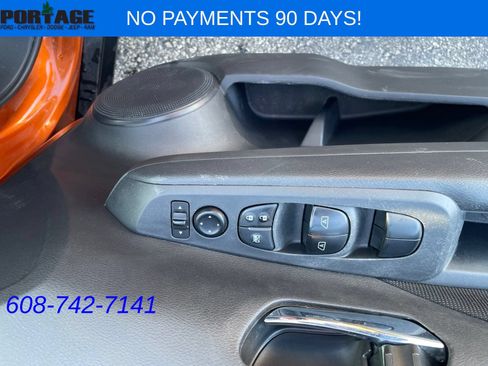 Used 2022 Nissan Kicks SV FWD image 14