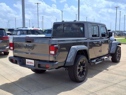 Used 2025 Jeep Gladiator Sport AWD/4WD image 7