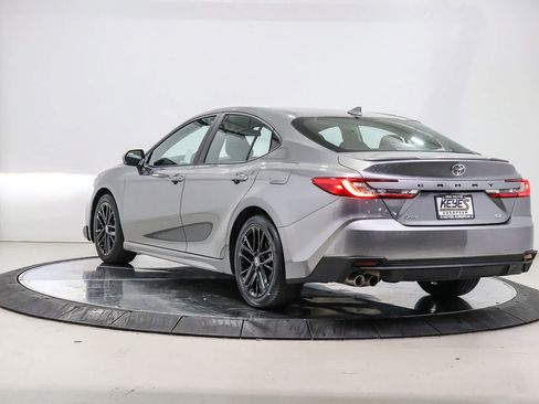 Used 2025 Toyota Camry SE FWD image 2