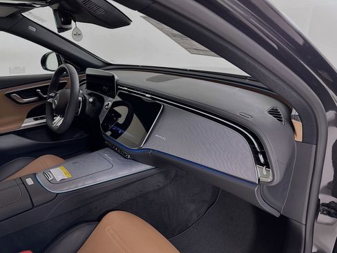 New 2026 Mercedes-Benz E 53 AMG e 4MATIC Sedan image 33