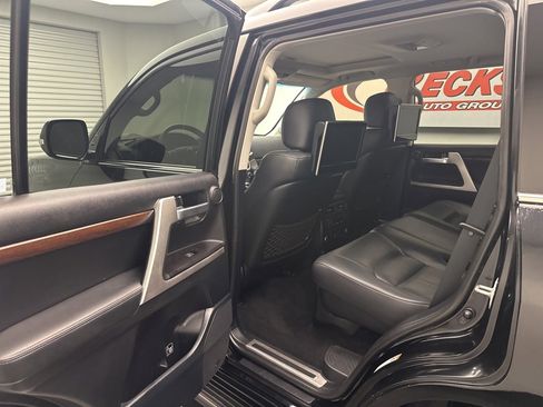 Used 2016 Toyota Land Cruiser image 6