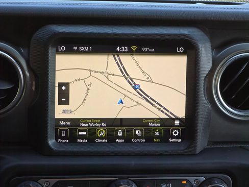 Used 2022 Jeep Wrangler Unlimited Sahara AWD/4WD image 8