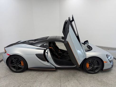 Used 2019 McLaren 570S Spider RWD image 27