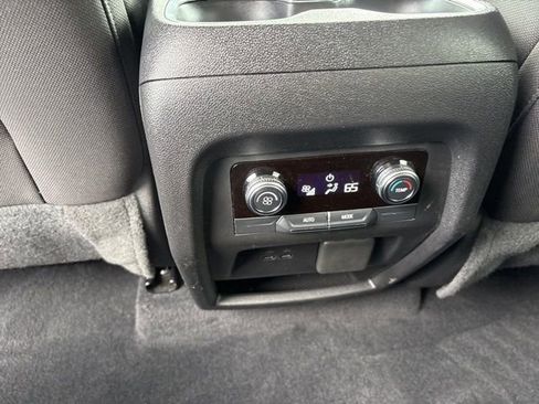 Certified 2025 GMC Acadia Elevation AWD/4WD image 17