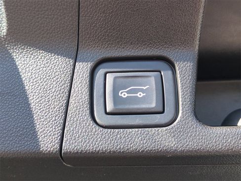 Used 2022 GMC Acadia AT4 w/ Technology Package image 15