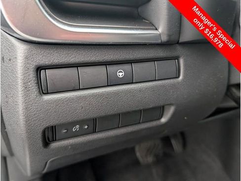 Used 2021 Nissan Rogue SV image 16