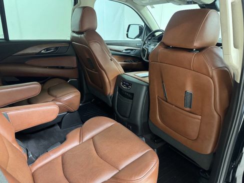 Used 2020 Cadillac Escalade Premium Luxury image 28