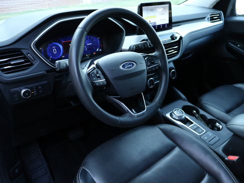 Used 2022 Ford Escape SEL w/ Technology Package FWD image 3