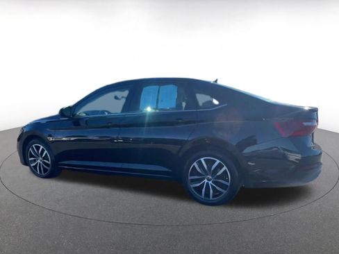 Used 2025 Volkswagen Jetta SE image 9