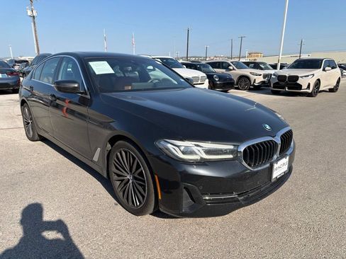 Used 2023 BMW 530i w/ Premium Package RWD image 4