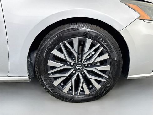 Used 2023 Nissan Altima 2.5 SV FWD image 32