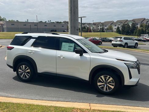 New 2026 Nissan Pathfinder SL FWD image 7